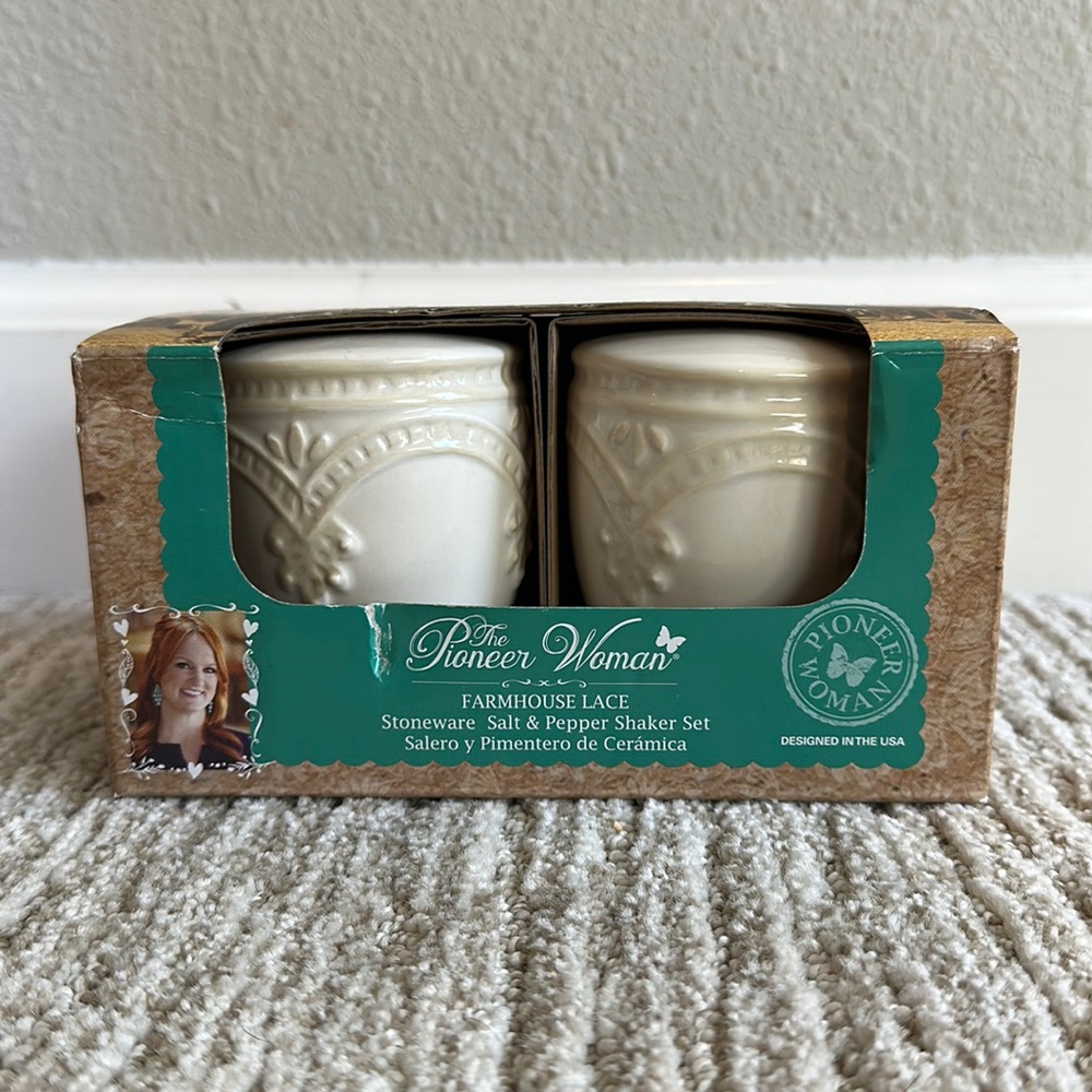 Pioneer women salt pepper shakers